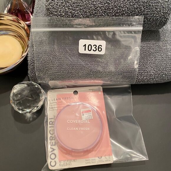 1036 Covergirl Clean Fresh Healthy Pressed Powder #100 Translucent Diaphane - Picture 3 of 3